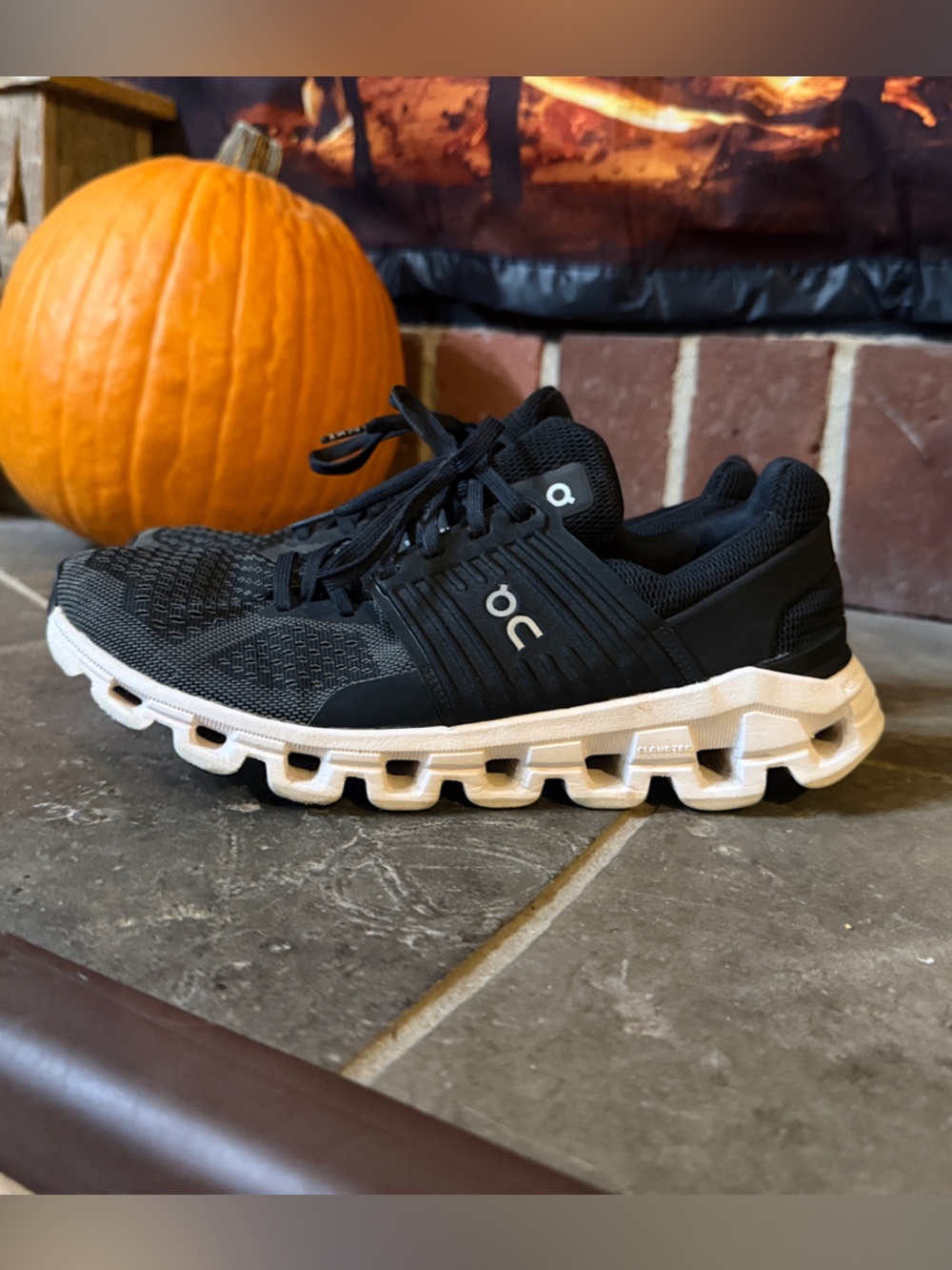 On Running Cloudflow Lightweight Black/White Running Shoe